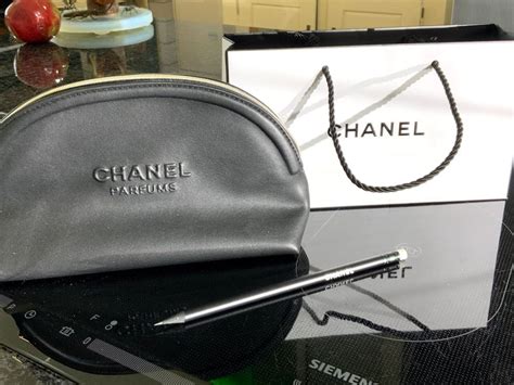 schminktasche chanel|chanel gift sets.